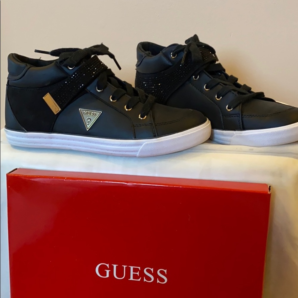 ⭐️Guess Goldie sneakers